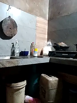 little-effy online show from March 6, 2026, 10:39 pm