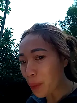 little-effy online show from April 1, 2026, 11:22 am