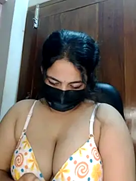 nosrat014 online show from June 5, 2026, 6:13 pm
