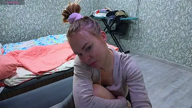 s trawberry  online show from March 19, 2026, 4:05 am