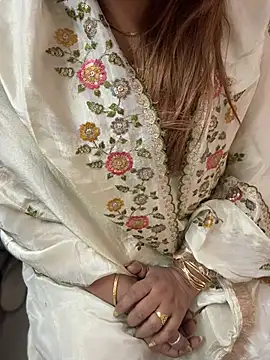 butterflyslay online show from April 8, 2026, 4:01 am