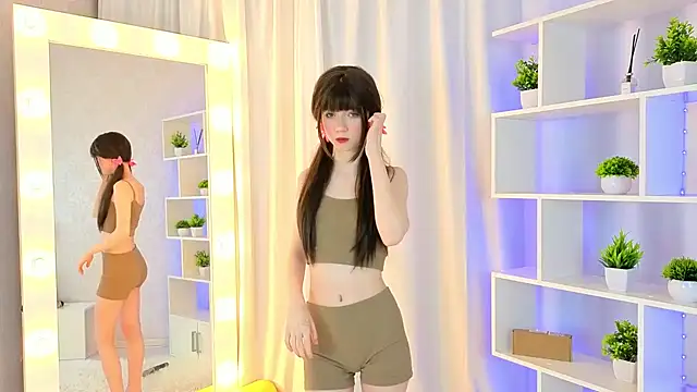 ViollaBloom online show from February 13, 2026, 2:07 am