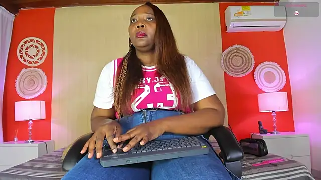 NikollSalas online show from June 8, 2026, 1:11 pm