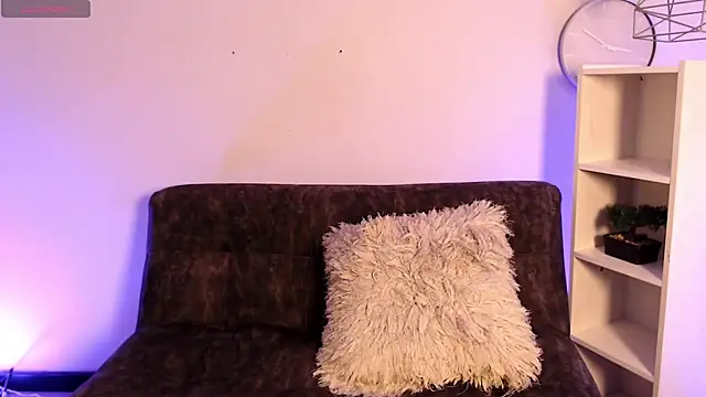 Lunaclarx online show from December 19, 2025, 12:12 pm