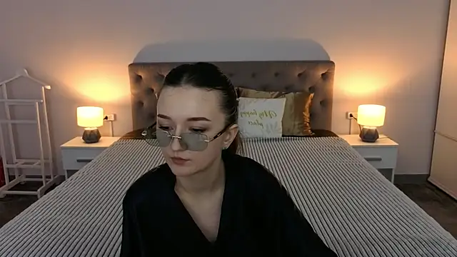 CyrenaLuxe online show from April 3, 2026, 1:53 pm