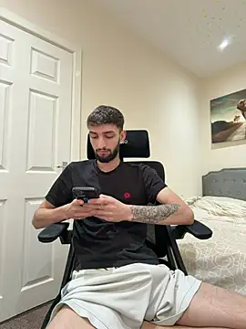 Juliann69Ramiro online show from May 1, 2026, 11:15 am
