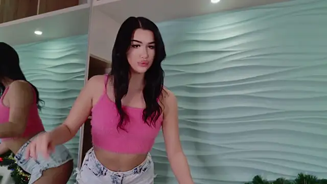 Snapshot of LittleMia- chatting on December 20, 2025, 10:17 pm LittleMia- online show from December 20, 2025, 10:17 pm