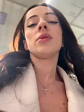 YeaLina online show from December 21, 2025, 10:22 am