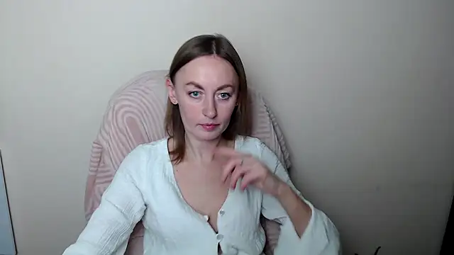 Snapshot of LiaSeass_ chatting on February 20, 2026, 1:44 pm LiaSeass online show from February 20, 2026, 1:44 pm