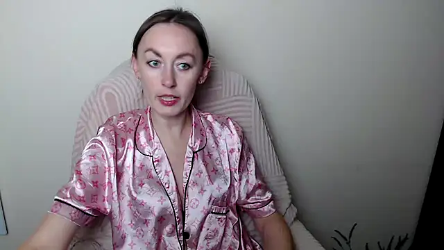 Snapshot of LiaSeass_ chatting on February 25, 2026, 12:04 pm LiaSeass online show from February 25, 2026, 12:04 pm