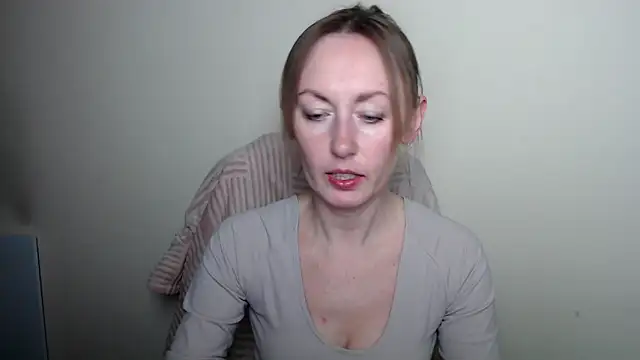 LiaSeass  online show from April 14, 2026, 10:54 am