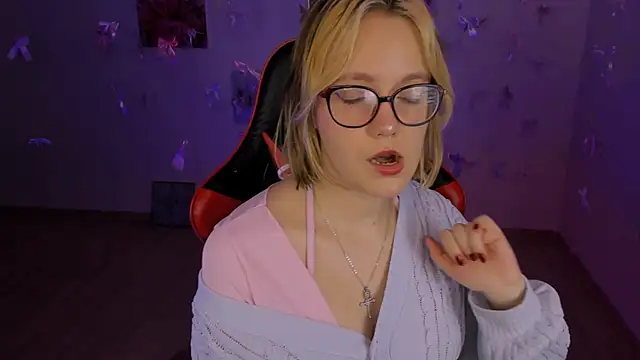 Snapshot of madeline_doll chatting on February 20, 2026, 7:10 am madeline doll online show from February 20, 2026, 7:10 am