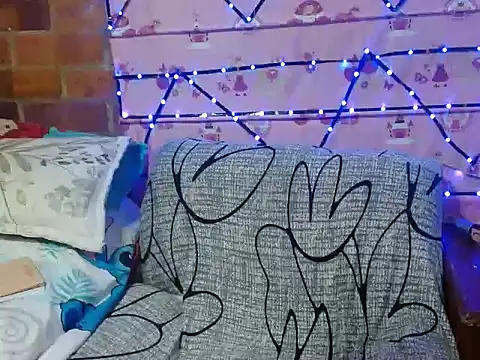 LunaVinxxen online show from March 11, 2026, 4:07 am