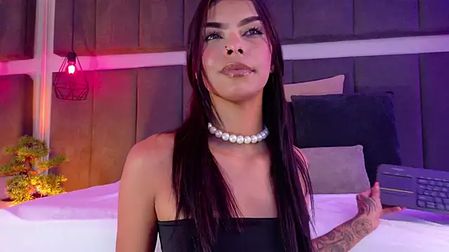 luna blannco online show from March 4, 2026, 1:50 pm