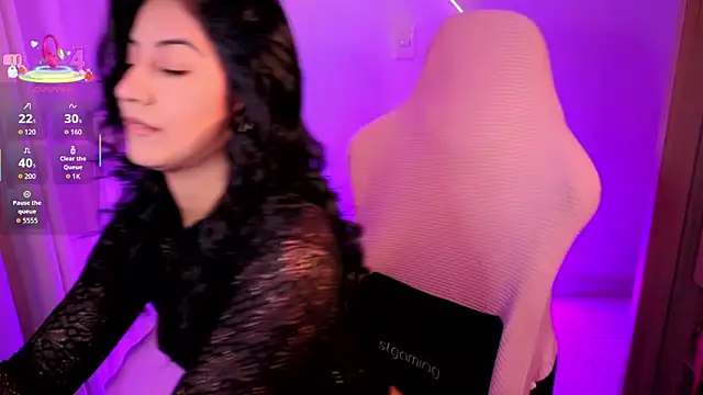 chloebum  online show from April 4, 2026, 10:57 am