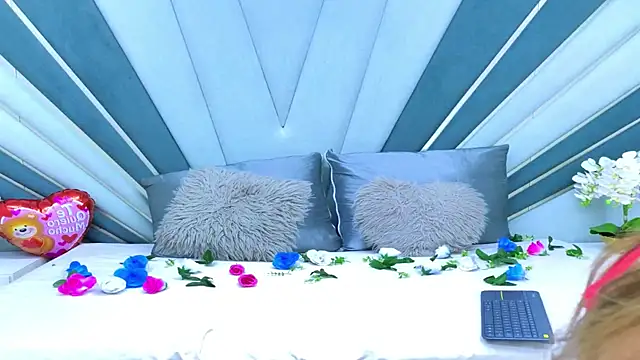 Snapshot of DulceeEsmeralda chatting on February 12, 2026, 7:09 pm DulceeEsmeralda online show from February 12, 2026, 7:09 pm