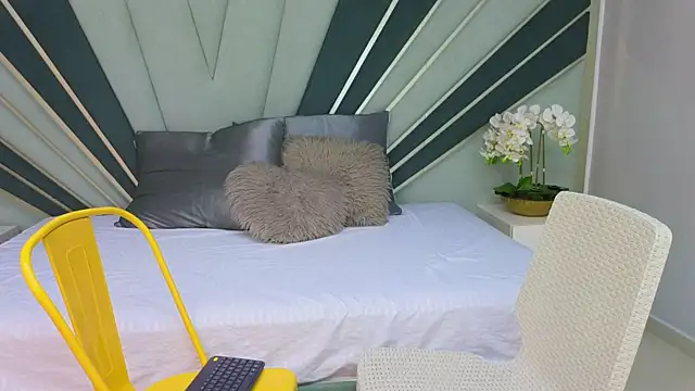 Snapshot of DulceeEsmeralda chatting on February 19, 2026, 1:51 pm DulceeEsmeralda online show from February 19, 2026, 1:51 pm