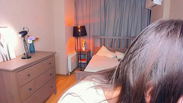 YvonneRobes online show from February 7, 2026, 7:28 pm