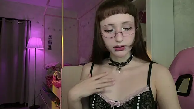 MiraJades online show from May 14, 2026, 8:59 pm