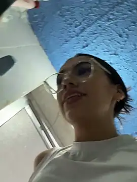 lunaluxury22 online show from March 26, 2026, 3:06 pm