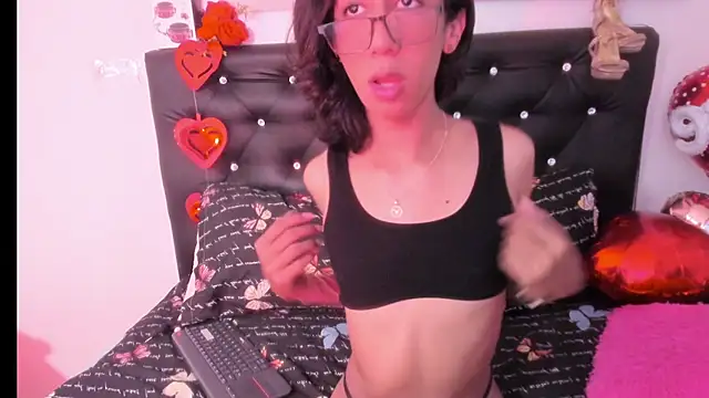 RossieCooper online show from February 23, 2026, 7:33 pm