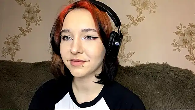 EmilyVeiro online show from February 4, 2026, 6:25 pm