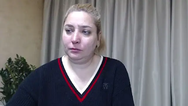 Snapshot of sweetpussy13 chatting on February 14, 2026, 6:21 am sweetpussy13 online show from February 14, 2026, 6:21 am