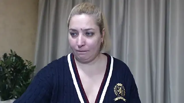 Snapshot of sweetpussy13 chatting on February 15, 2026, 8:24 am sweetpussy13 online show from February 15, 2026, 8:24 am