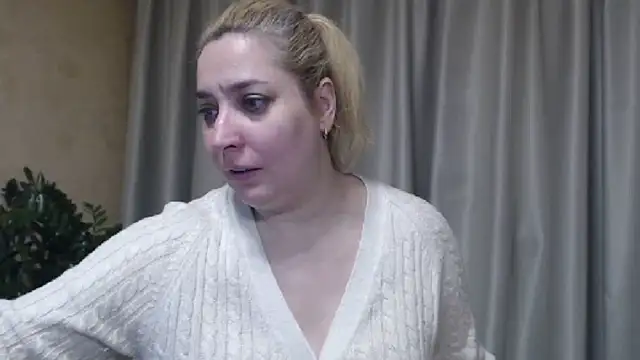 Snapshot of sweetpussy13 chatting on February 17, 2026, 6:32 am sweetpussy13 online show from February 17, 2026, 6:32 am