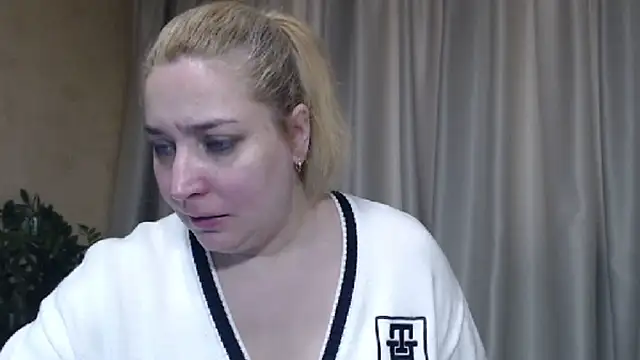 Snapshot of sweetpussy13 chatting on February 20, 2026, 7:32 am sweetpussy13 online show from February 20, 2026, 7:32 am