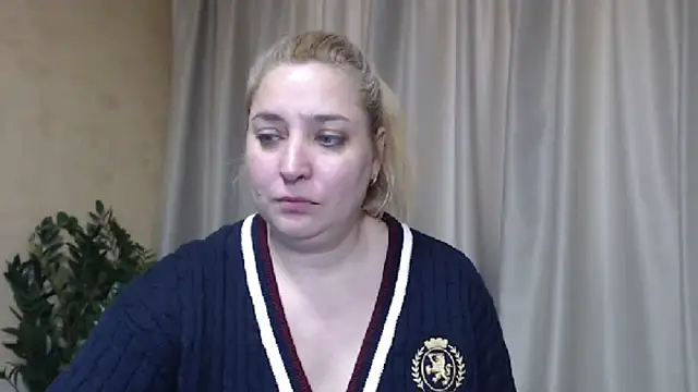 Snapshot of sweetpussy13 chatting on February 22, 2026, 8:46 am sweetpussy13 online show from February 22, 2026, 8:46 am