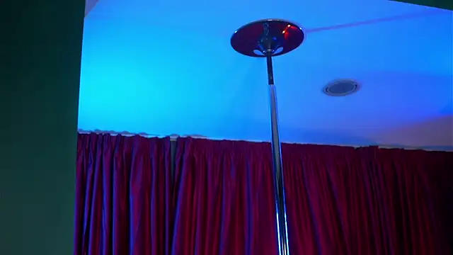 AstridVex online show from January 11, 2026, 8:14 pm