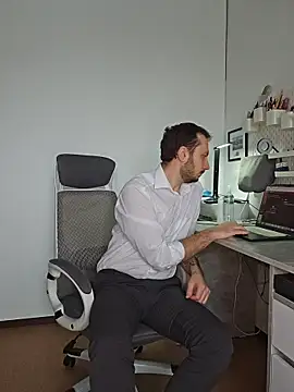 Lovebackground online show from February 26, 2026, 8:24 am