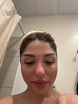 Snapshot of SilkyMira chatting on January 17, 2026, 2:33 pm SilkyMira online show from January 17, 2026, 2:33 pm