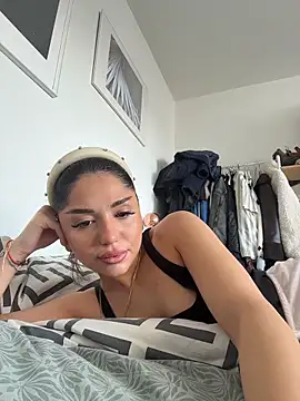 Snapshot of SilkyMira chatting on February 14, 2026, 10:56 am SilkyMira online show from February 14, 2026, 10:56 am