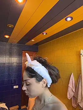 Snapshot of SilkyMira chatting on February 25, 2026, 1:43 pm SilkyMira online show from February 25, 2026, 1:43 pm