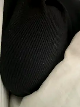 leo-kitty online show from December 18, 2025, 10:38 pm