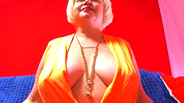 NaughtyMILF4UX online show from May 1, 2026, 3:33 am