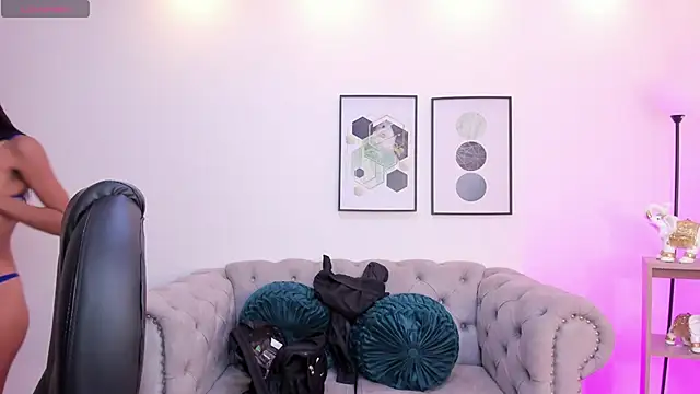 Lynara norien online show from January 8, 2026, 7:27 pm