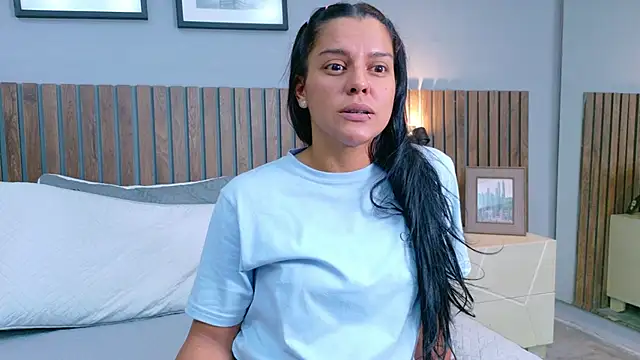 Mia Bellefort online show from February 21, 2026, 8:10 pm