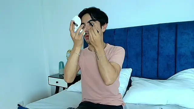 Ethan Briggs online show from December 20, 2025, 3:35 am