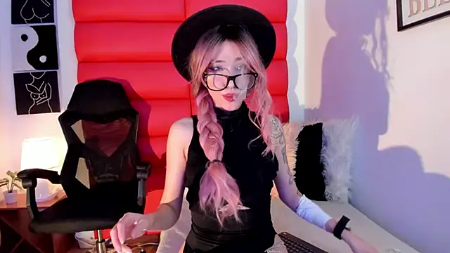 Snapshot of Oliviamonroex18 chatting on January 10, 2026, 2:24 am Oliviamonroex18 online show from January 10, 2026, 2:24 am