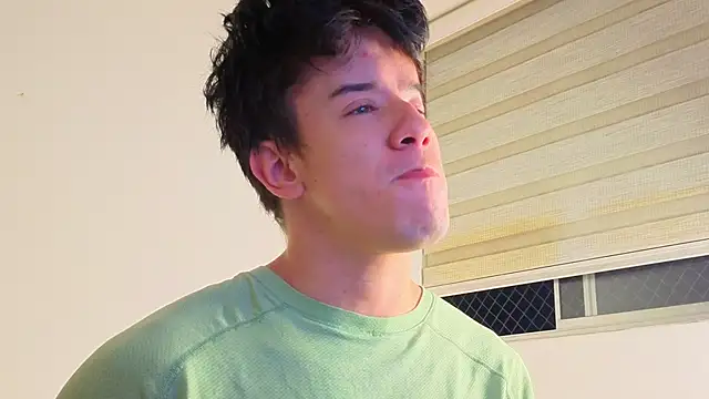 maxxcooper1 online show from February 5, 2026, 4:17 am