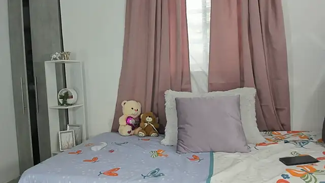 Annyeliz online show from April 16, 2026, 6:30 pm