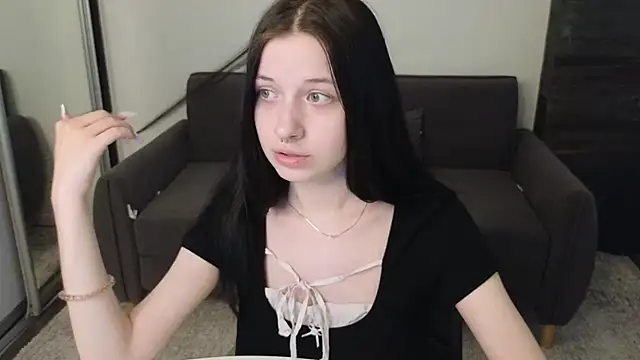 AlicePowells online show from May 27, 2026, 11:07 am