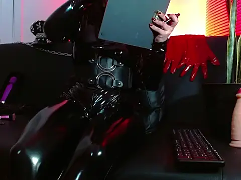 cleodoranoir online show from February 18, 2026, 4:14 pm