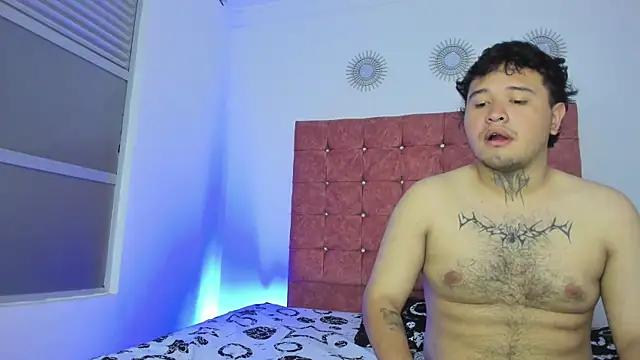 Snapshot of Beele_and_Evie chatting on January 5, 2026, 7:28 pm Beele and Evie online show from January 5, 2026, 7:28 pm