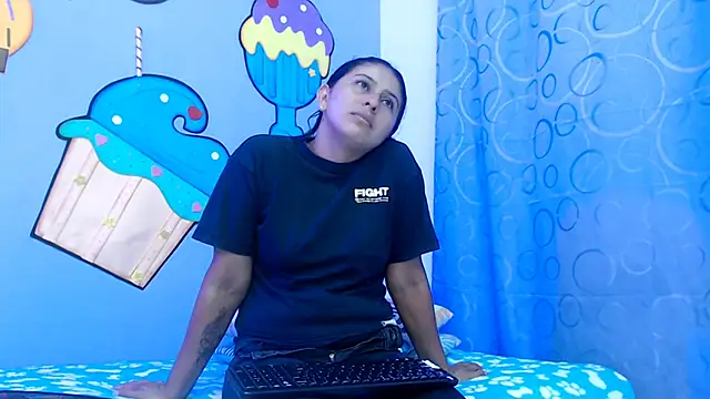 NOVAHOT98 online show from February 12, 2026, 6:58 pm