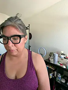 Snapshot of BettyWhispers chatting on February 24, 2026, 3:21 pm BettyWhispers online show from February 24, 2026, 3:21 pm