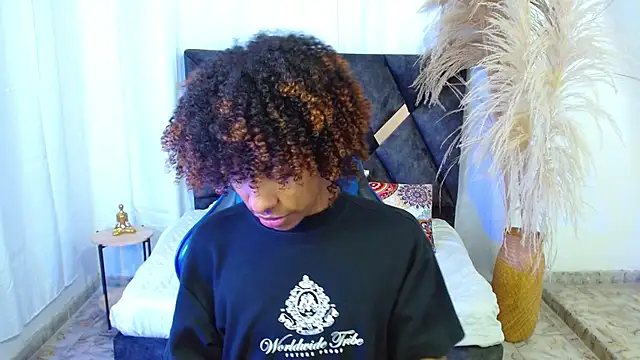 angelll18  online show from February 17, 2026, 9:21 pm